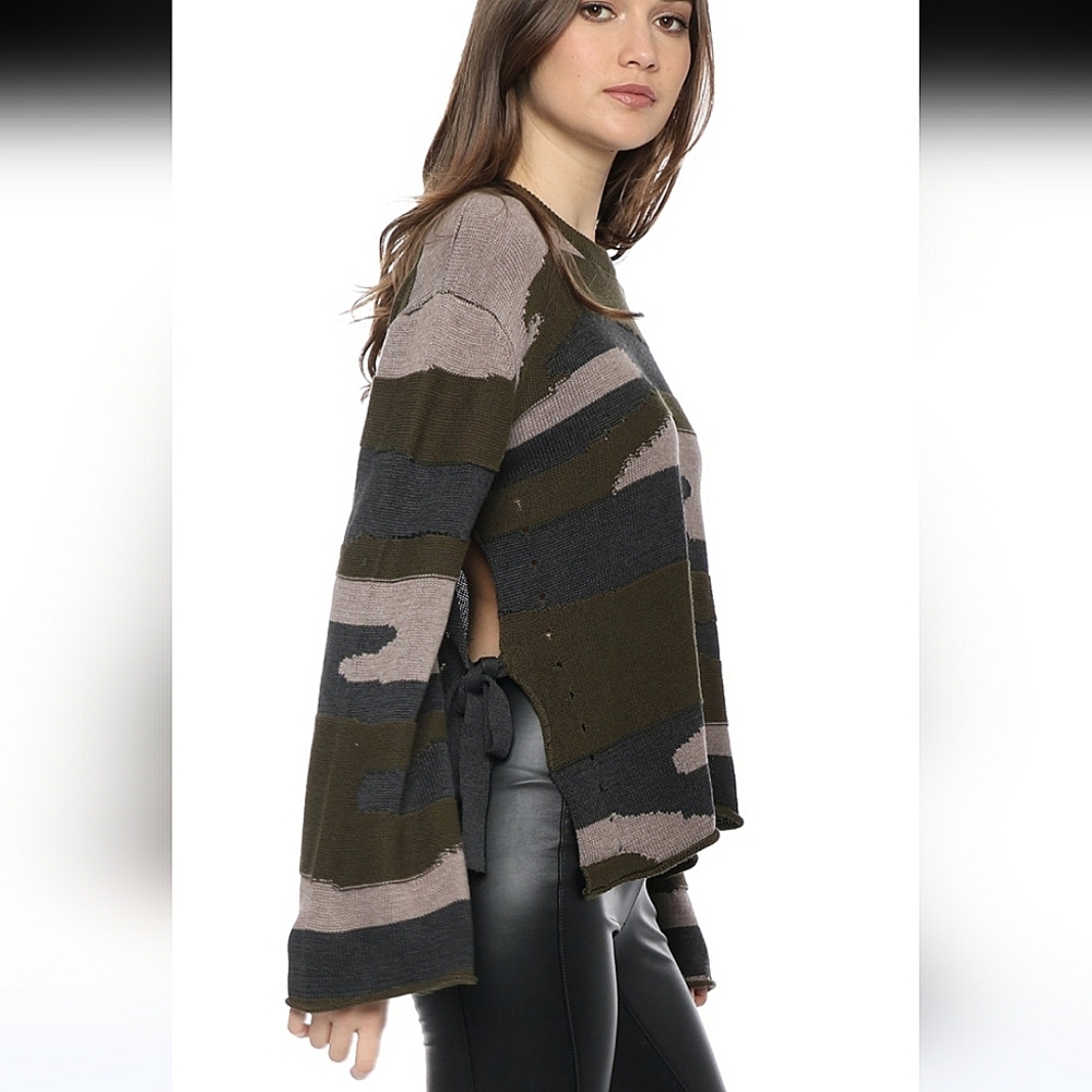 25 south camouflage top